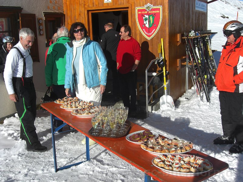 S01 (9).JPG - Sekt und Häppchen